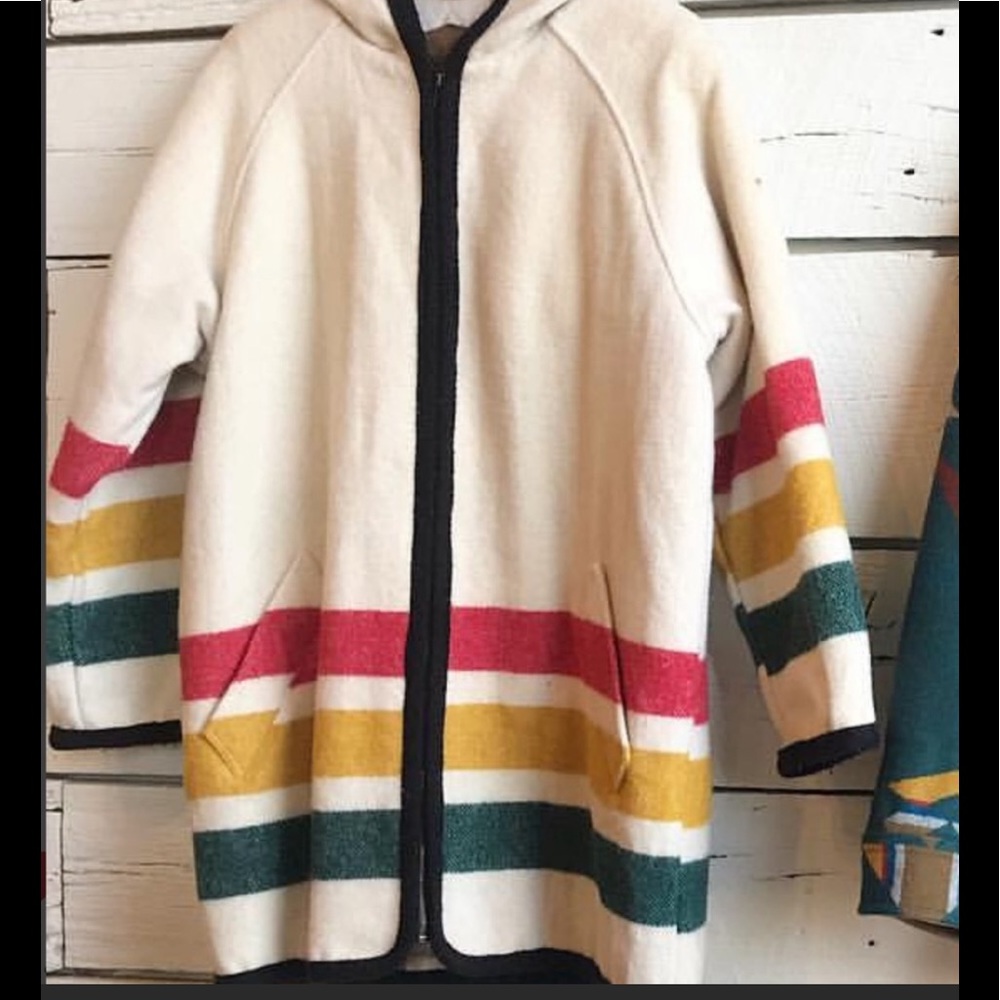 Fantastic Vintage Woolrich Hudson’s Bay Coat✨✨✨